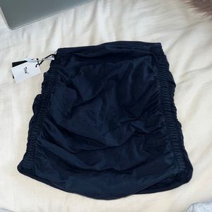 Navy, scrunched skirt, Aritzia (TNA), never worn.